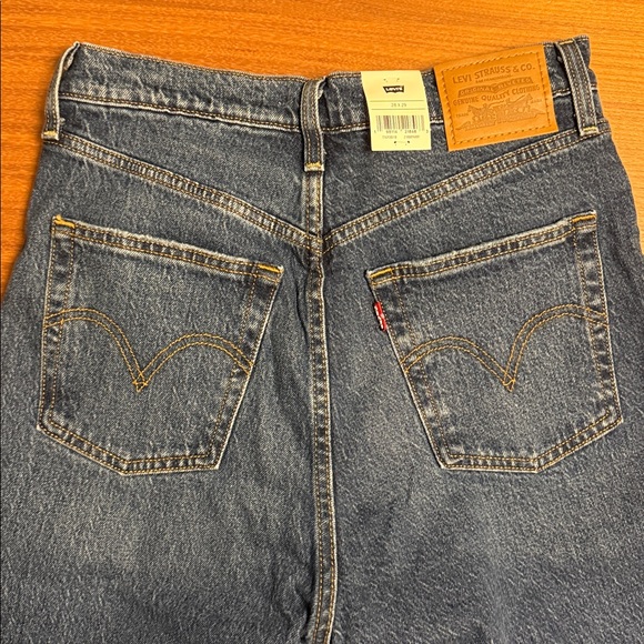 NWT Levi's® Premium RIBCAGE STRAIGHT ANKLE WOMEN'S JEANS 28x29 - Picture 3 of 9
